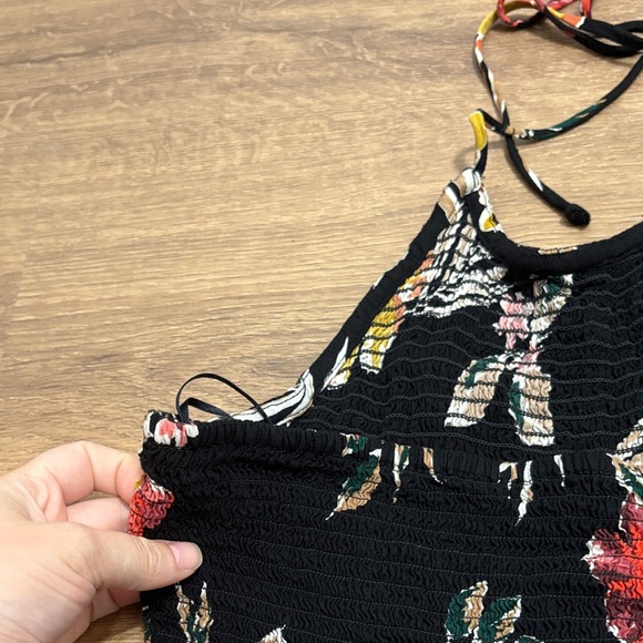 Patrons of Prace Floral Halter Crop Top - Size Large - Picture 8 of 8